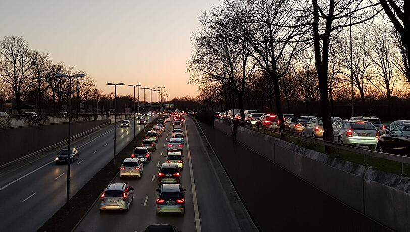 Stau-Hotspot in München: Der Mittlere Ring.