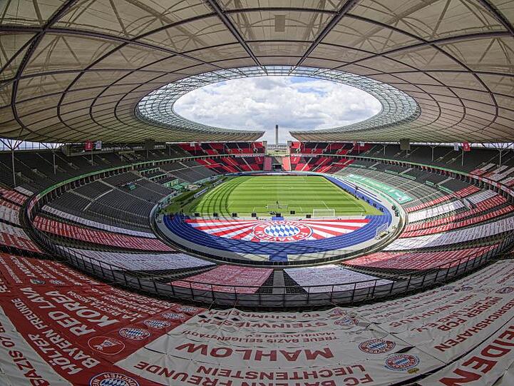Im Berliner Olympiastadion spielen der FC Bayern München und Bayer Leverkusen um den DFB-Pokal.
