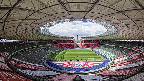 Im Berliner Olympiastadion spielen der FC Bayern München und Bayer Leverkusen um den DFB-Pokal.