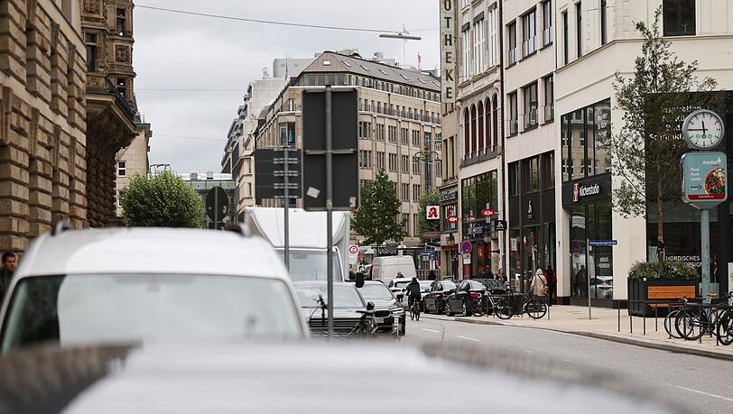 Unter anderem in Hamburg werden Objekte durchsucht.