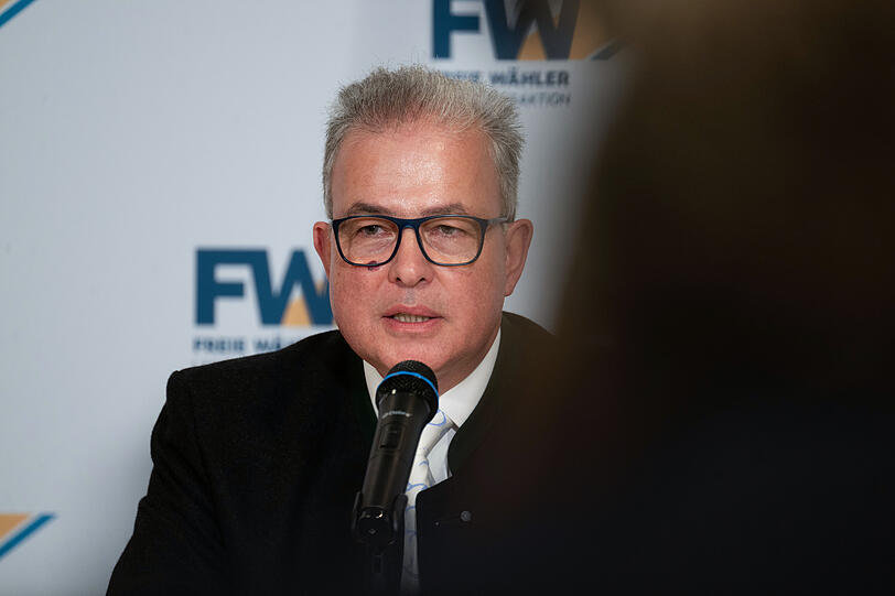 Fraktionsvorsitzender Florian Streibl (Freie Wähler): "Ein hybrider Krieg tobt um uns herum." Fraktionsvorsitzender Florian Streibl (Freie Wähler): "Ein hybrider Krieg tobt um uns herum."