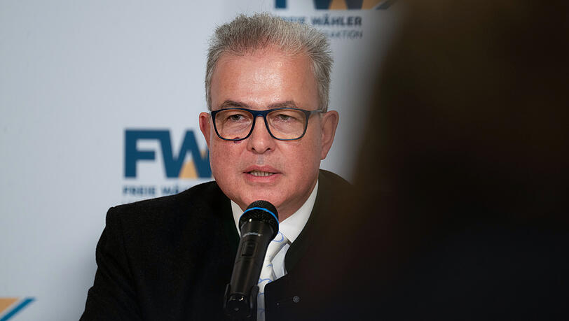 Fraktionsvorsitzender Florian Streibl (Freie Wähler): "Ein hybrider Krieg tobt um uns herum." Fraktionsvorsitzender Florian Streibl (Freie Wähler): "Ein hybrider Krieg tobt um uns herum."