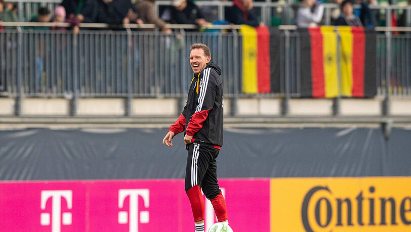 "Nagelsmann wird bestimmt mal ein sehr guter Trainer, aber er braucht auch seine Erfahrung, er ist noch sehr, sehr jung", sagt Bayern-Präsident Hainer. "Nagelsmann wird bestimmt mal ein sehr guter Trainer, aber er braucht auch seine Erfahrung, er ist noch sehr, sehr jung", sagt Bayern-Präsident Hainer.