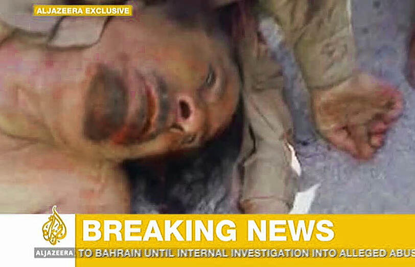 Dieses Foto hat der arabische TV-Sender Al Dschasira veröffentlicht. Es zeigt angeblich Muammar al Gaddafi kurz nach den tödlichen Schüssen.