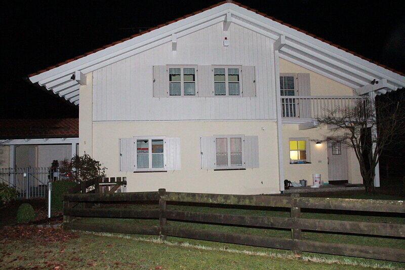 Mord in Traunstein: Eine 55-jährige Frau ist umgebracht worden. Die Bilder vom Tatort und von der Spurensicherung der Polizei