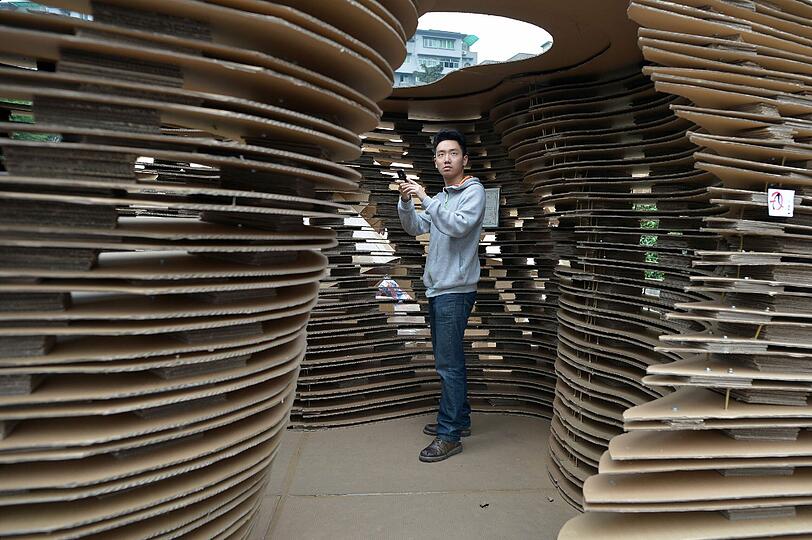 Ein Haus aus Pappe in Chongqing, China.