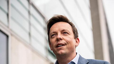 Der saarländische Regierungschef Tobias Hans kritisiert die Pläne zur Bundes-Notbremse als zu unflexibel.