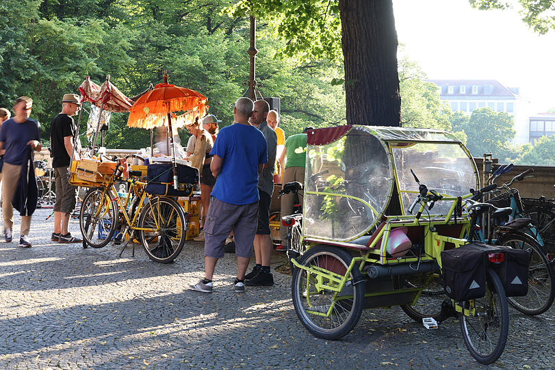 Partytime zum Sonnenuntergang am Friedensengel