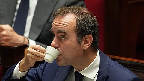 Die beiden Misstrauensanträge gegen die Regierung von Premier Lecornu sind gescheitert.