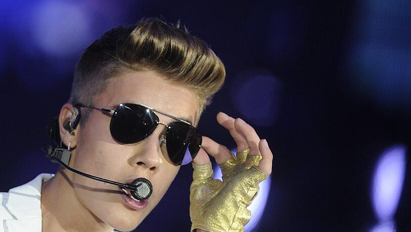 Superstar und Teenieschwarm Justin Bieber: Er musste seinen Affen am Münchner Zoll abgeben Superstar und Teenieschwarm Justin Bieber: Er musste seinen Affen am Münchner Zoll abgeben