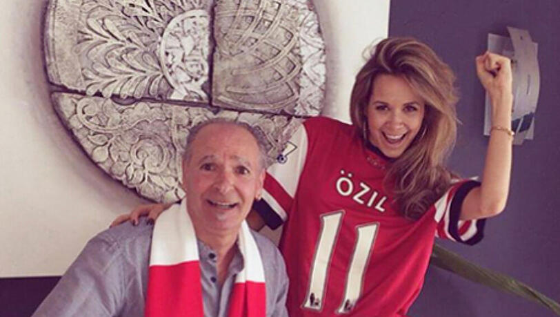 Mandy feiert mit ihrem Papa das Comeback von Fußballstar und Freund Mesut Özil Mandy feiert mit ihrem Papa das Comeback von Fußballstar und Freund Mesut Özil