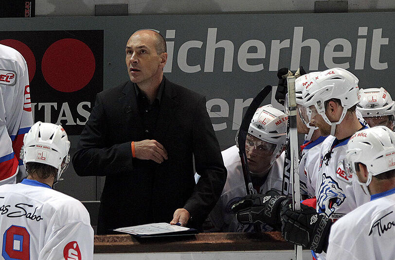 Derek Mayer betreute in der Saison 2011/2012 den DEL-Klub Nürnberg Ice Tigers.