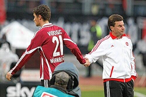 Das Gesicht des Club-Trainers spricht Bände:  Dieter Heckings Versuch mit Dario  Vidosic als Rechtsverteidiger ging total in die Hose.