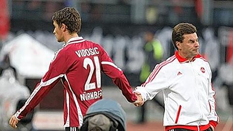 Das Gesicht des Club-Trainers spricht Bände:  Dieter Heckings Versuch mit Dario  Vidosic als Rechtsverteidiger ging total in die Hose.