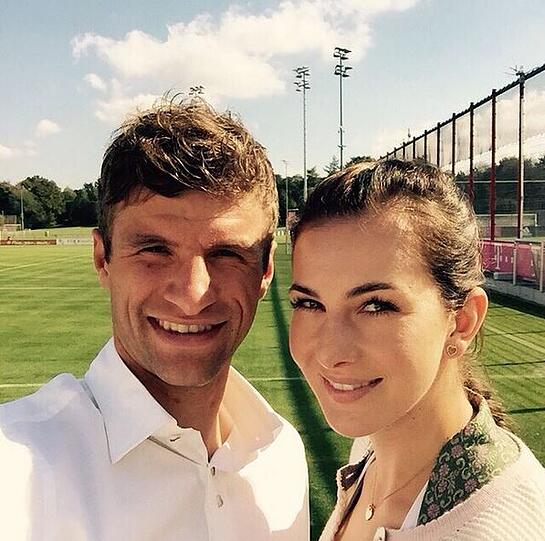 FC Bayern: Thomas Müller ist seit 2009 mit seiner Jugendliebe Lisa verheiratet.