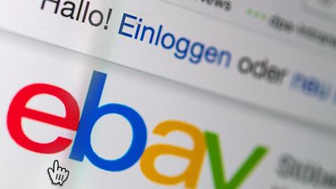 Eine Frau inseriert bei Ebay - doch statt eines Interessenten stand plötzlich ein Angreifer vor ihr.