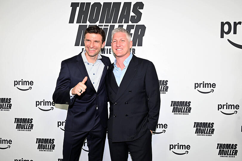 Thomas Müller mit Bastian Schweinsteiger