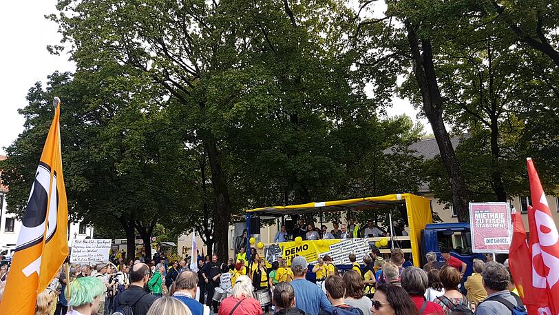 Motto: ausspekuliert! Am Samstag kamen um die 10.000 Menschen zur großen Demo gegen Spekulanten, Mietwahnsinn und für mehr Mieterschutz nach München.