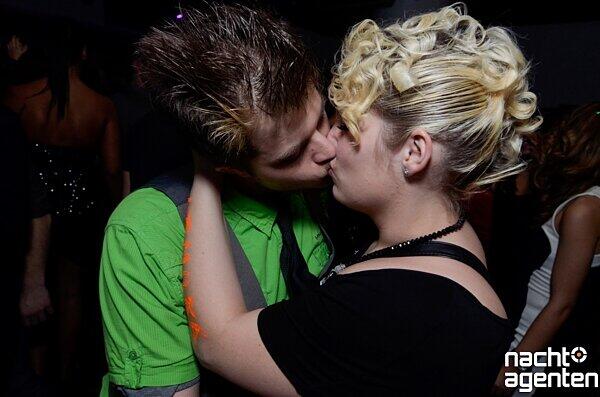 Das neue Jahr kann kommen! Im Crown's Club ist alles angerichtet für einen heißen Neujahrstanz. Mehr Bilder unter: www.nachtagenten.de