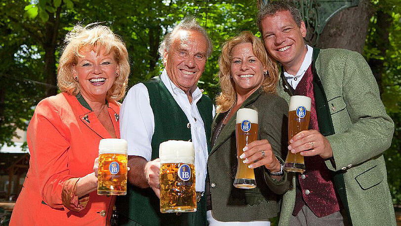 Die Wirtefamilie: Margot und Günter Steinberg mit den Geschwistern Silja und Friedrich "Ricky" Steinberg (v. links). (Archivbild) Die Wirtefamilie: Margot und Günter Steinberg mit den Geschwistern Silja und Friedrich "Ricky" Steinberg (v. links). (Archivbild)