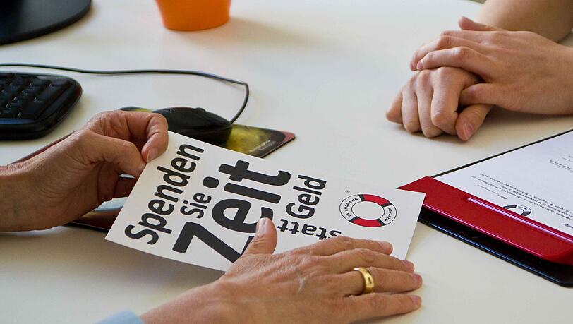 Wer sich ehrenamtlich engagieren möchte, kommt zum Info-Tag ins Rathaus. (Symbolbild) Wer sich ehrenamtlich engagieren möchte, kommt zum Info-Tag ins Rathaus. (Symbolbild)