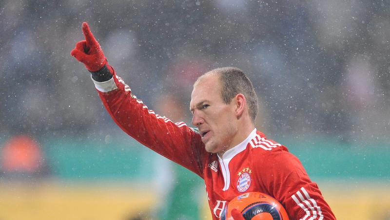 Arjen Robben, der zuletzt beim 6:2 im DFB-Pokal gegen Greuther Fürth einen Elfmeter verwandelte, ist einer der Schlüsselspieler für die Partie gegen Dortmund. Arjen Robben, der zuletzt beim 6:2 im DFB-Pokal gegen Greuther Fürth einen Elfmeter verwandelte, ist einer der Schlüsselspieler für die Partie gegen Dortmund.