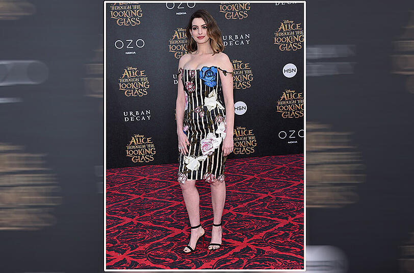 Was für ein After-Baby-Body: Anne Hathaway zeigte am Montagabend bei der Premiere zu "Alice im Wunderland" ihre tolle Figur.
