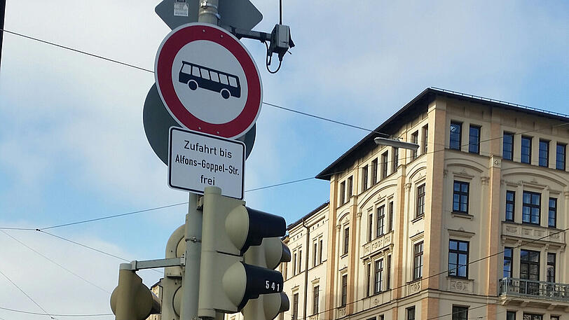 Hinweisschilder gibt's genug.