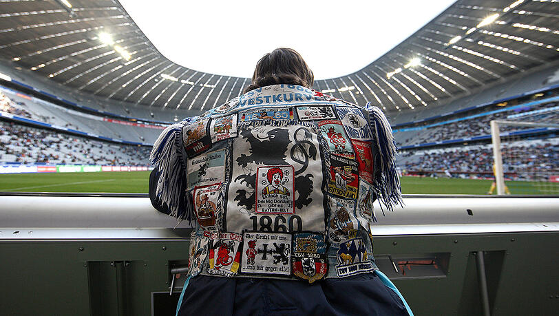Gefühlt lange ist es her: ein Löwen-Fan in der Allianz Arena. Gefühlt lange ist es her: ein Löwen-Fan in der Allianz Arena.