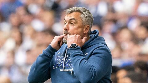 Schalke-Trainer Thomas Reis will mit seinem Team den Abstieg aus der Bundesliga verhindern.