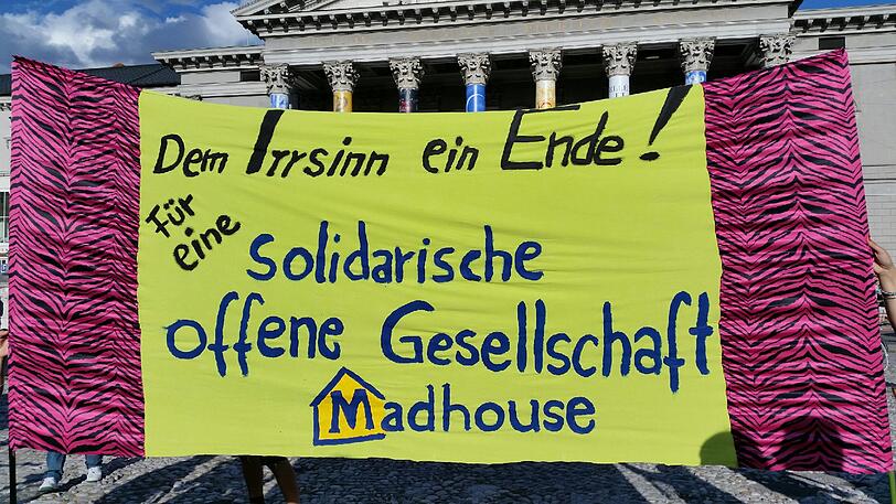 Tausende demonstrieren am Montag gegen die Asylpolitik der bayerischen Staatsregierung.