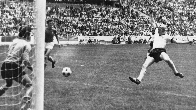 Karl-Heinz Schnellinger mit dem 1:1 in der Nachspielzeit.
