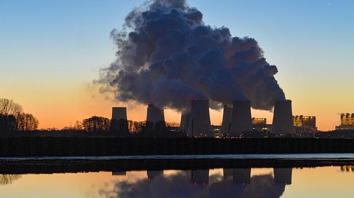 Braunkohlekraftwerk Jänschwalde. Die Europäische Umweltagentur mahnt, dass trotz der positiven Entwicklung nachhaltige und langfristige Anstrengungen erforderlich seien, um die Ziele für 2030 und 2050 zu erreichen.