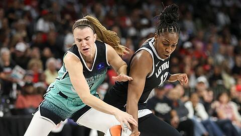 Sabrina Ionescu (links) steht mit den New York Liberty erneut in den Finals der WNBA.