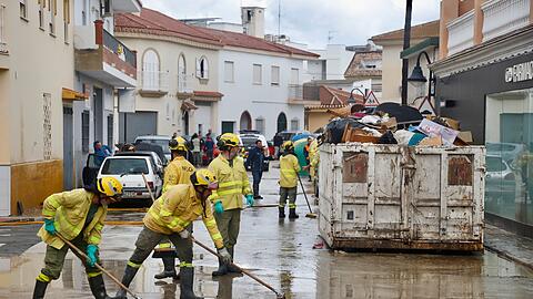 Drei Menschen starben durch Hochwasser nach heftigen Regenf&auml;llen in S&uuml;dspanien.