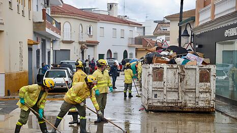 Drei Menschen starben durch Hochwasser nach heftigen Regenf&auml;llen in S&uuml;dspanien.