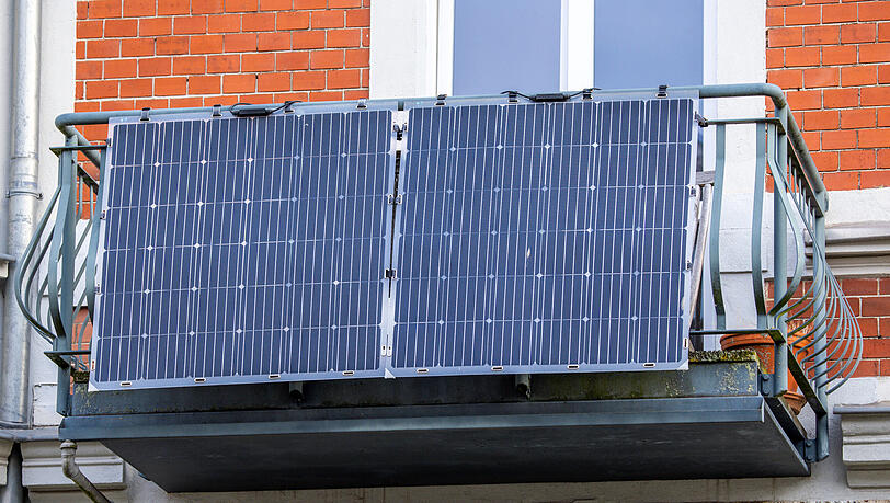 Solarmodule eines Balkonkraftwerks. Wer sich so eines demnächst anschaffen möchte, sollte nicht zu lange warten. Solarmodule eines Balkonkraftwerks. Wer sich so eines demnächst anschaffen möchte, sollte nicht zu lange warten.