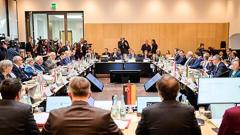 Bei der Ministerpräsidentenkonferenz gab es viel zu besprechen. Bei der Ministerpräsidentenkonferenz gab es viel zu besprechen.
