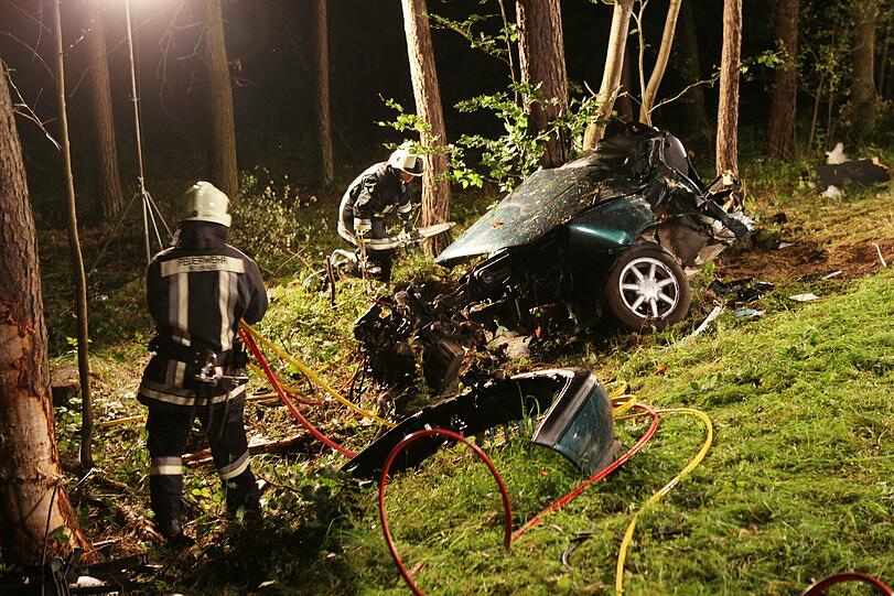 Bei diesem Unfall bei Hemhofen im September 2010 starben gleich drei junge Menschen: der Fahrer (18) und zwei Freundinnen (jeweils 17 Jahre alt).