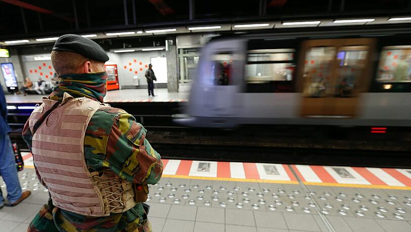 Die Brüsseler U-Bahn hat trotz unverminderter Terrorgefahr den Betrieb wieder aufgenommen. Die Brüsseler U-Bahn hat trotz unverminderter Terrorgefahr den Betrieb wieder aufgenommen.