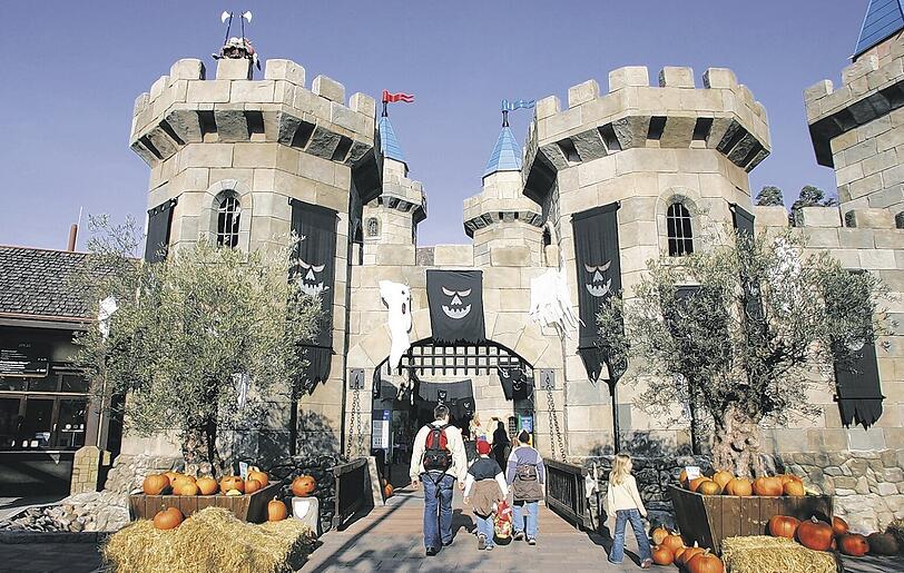Geister und Gespenster haben bis zum 31. Oktober das &bdquo;Land der Ritter&ldquo; im Legoland fest in ihrer Hand und sorgen für ein Spukspektakel rund um die Ritterburg.