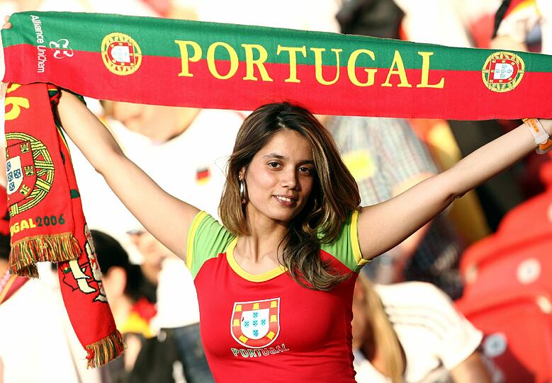 So heiß ist der Fußball: die weiblichen Fans - die allerschönste Nebensache der Welt.