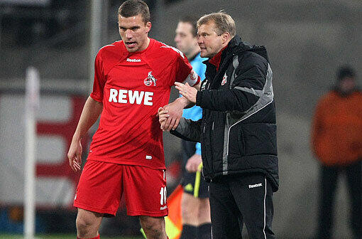 Köln: 16. Platz, 29 Punkte, 36:63 Tore - Er soll den FC vor der Zweitklassigkeit retten: Wieder-Interimstrainer Frank Schaefer (r.), hier mit Lukas Podolski.
