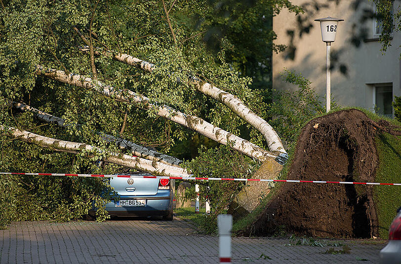 Der Tornado fegte über einen Stadtteil von Hamburg und hinterließ immense Schäden.