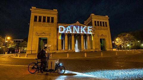 Eine der prominentesten Fassaden Münchens, die Michael Aichner unbedingt beleuchten wollte: die Propyläen am Königsplatz