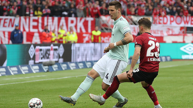 NIKLAS SÜLE, NOTE 3: Nach Sperre in Bremen im Pokal zurück in der Startelf. In der ersten Hälfte kaum gefordert, rettete bei einer Konter-Situation nach der Pause stark. Marschierte gegen Ende der Partie mehr und mehr nach vorne.