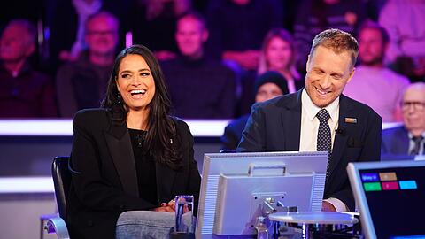 Vor der Kamera versuchen Amira Pocher und Ehemann Oliver gute Laune zu zeigen.