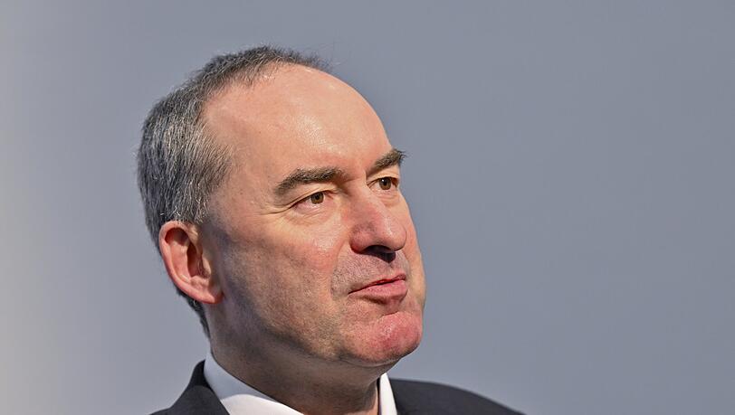 Ihn loszuwerden, wäre aus Sicht vieler CSUler ein begrüßenswerter Nebeneffekt eines Koalitionsbruchs: FW-Chef Hubert Aiwanger. Ihn loszuwerden, wäre aus Sicht vieler CSUler ein begrüßenswerter Nebeneffekt eines Koalitionsbruchs: FW-Chef Hubert Aiwanger.