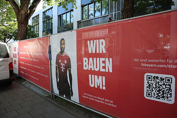 Auch der Fanshop an der Säbener Straße wird aktuell umgebaut. Auch der Fanshop an der Säbener Straße wird aktuell umgebaut.