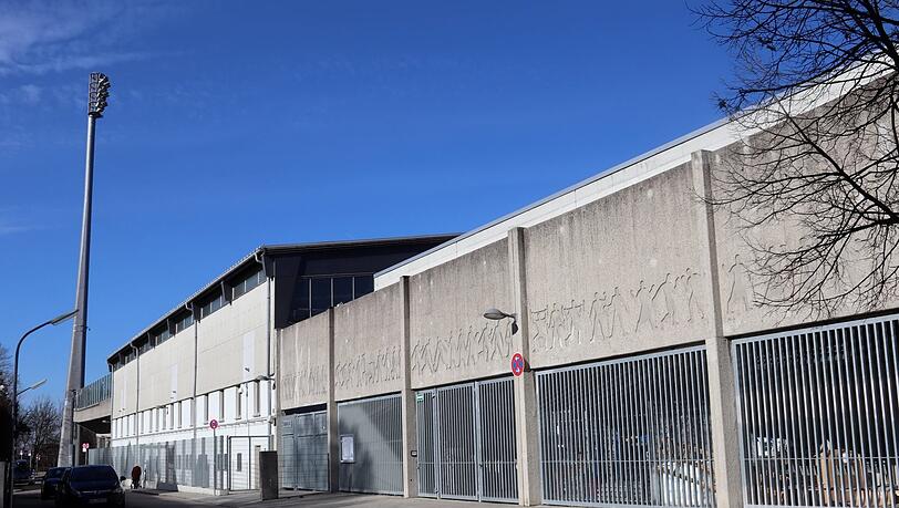 Unter der alten Haupttribüne ist kein Platz für einen Kindergarten.
